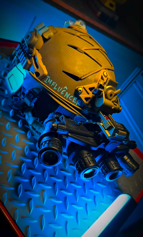 Capacete com GPNVG-18 da PVS House